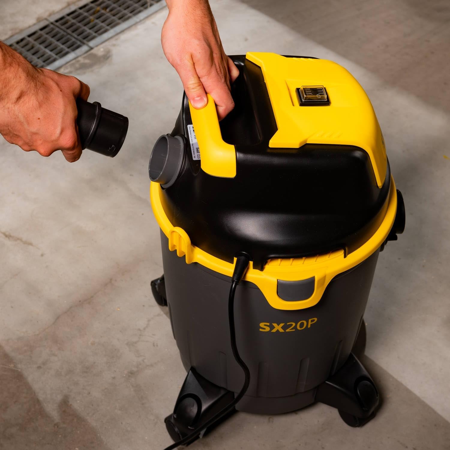 STANLEY Aspiratore Solidi e Liquidi Modello SXVC20PE 1,2 kW Da 20L