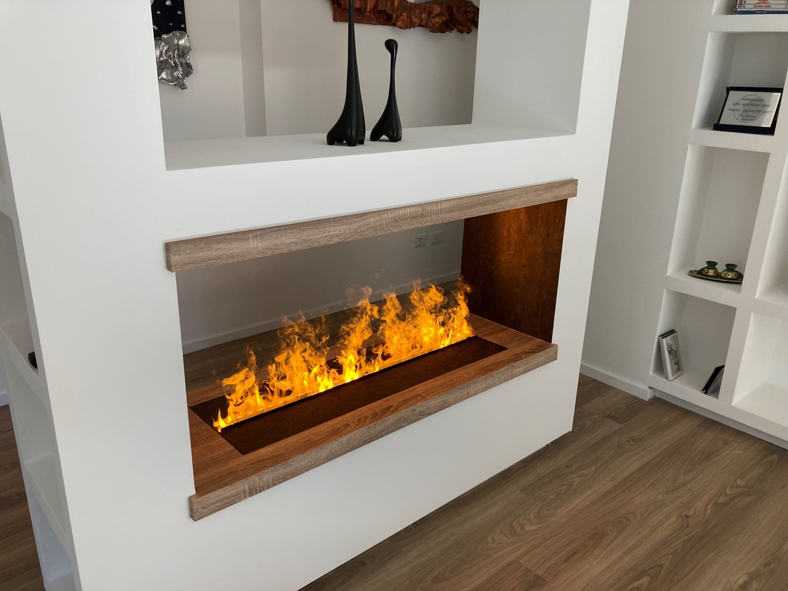 Camino Elettrico ad Acqua MaisonFire Modello BRACE 100 Multicolore (Idraulico) - Dimplex - distribuito da MaisonFire con Garanzia Italia