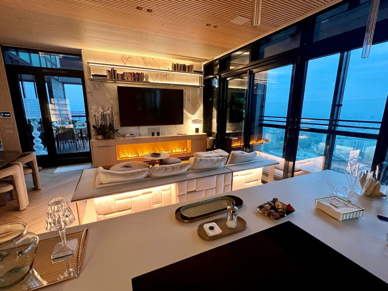 Camino Elettrico ad Acqua MaisonFire Modello BRACE 100 Multicolore (Con Serbatoio) - Dimplex - distribuito da MaisonFire con Garanzia Italia