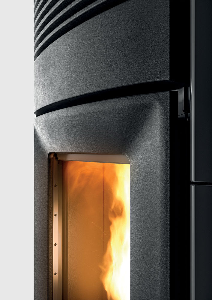 Stufa a Pellet MCZ Club Comfort Air Matic 12 Core R Maestro Plus Da 12 Kw Vari Colori