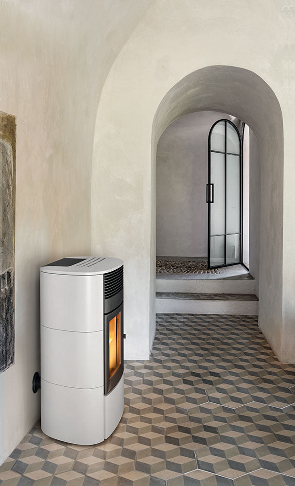 Stufa a Pellet MCZ Club Comfort Air Matic 12 Core R Maestro Plus Da 12 Kw Vari Colori