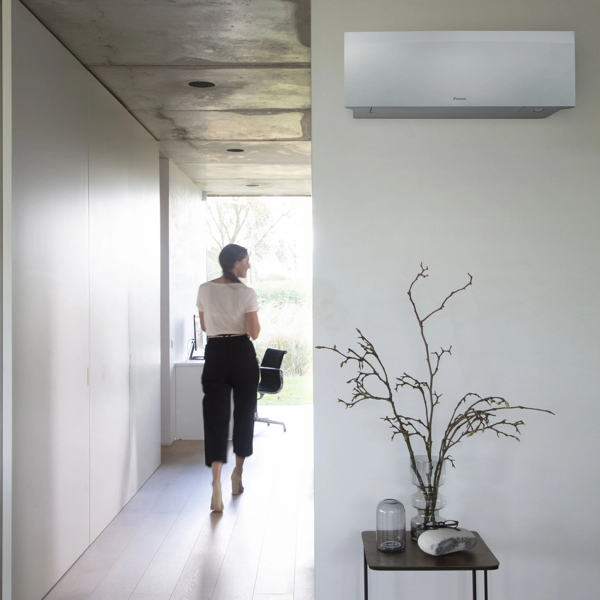 Condizionatore Climatizzatore Daikin Bluevolution Inverter Monosplit Emura III Silver Wi-Fi FTXJ20AS9 R-32 7000 BTU