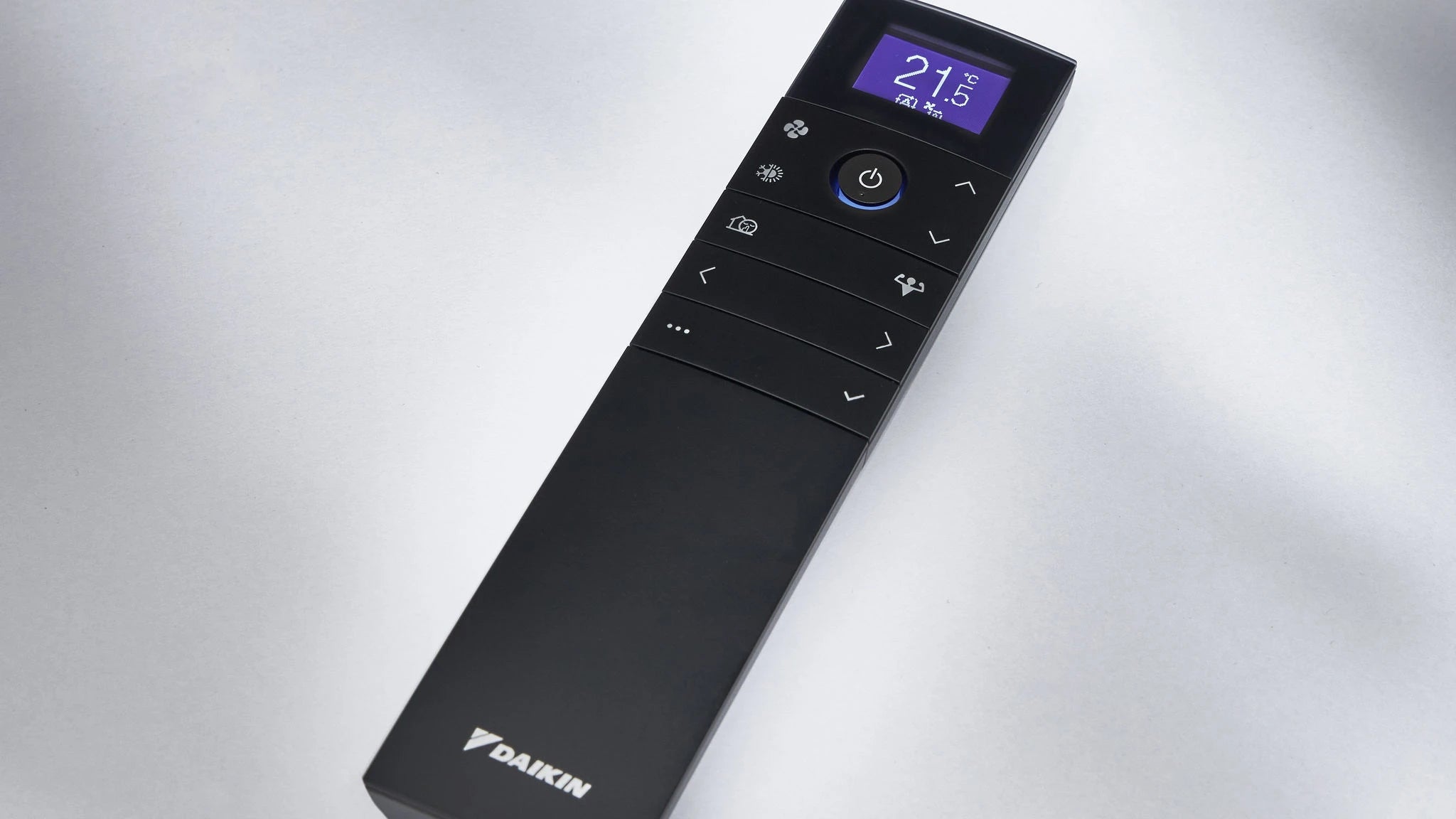 Condizionatore Climatizzatore Daikin Bluevolution Inverter Monosplit Emura III Black Wi-Fi FTXJ35AB9 R-32 12000 BTU