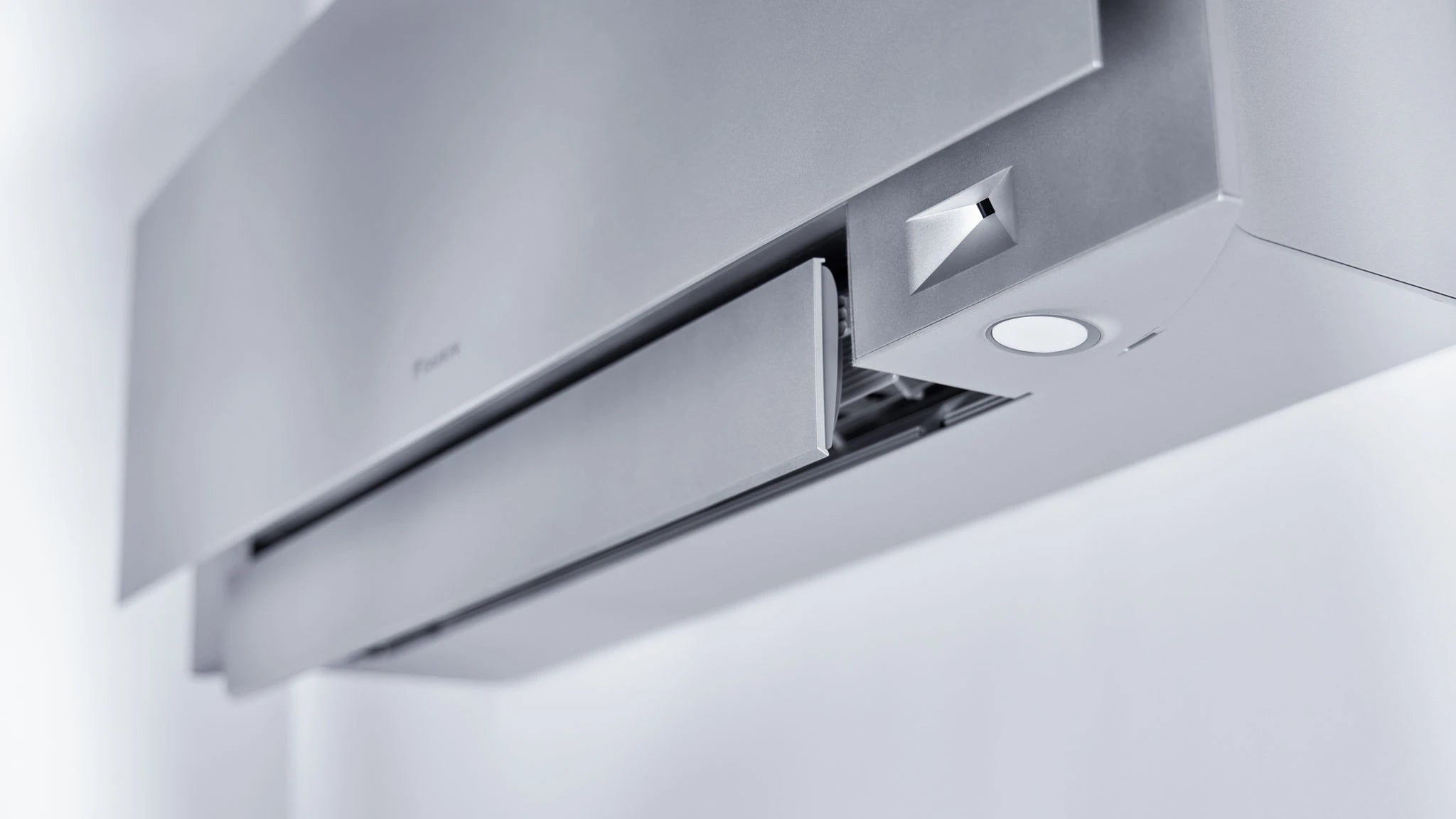 Condizionatore Climatizzatore Daikin Bluevolution Inverter Monosplit Emura III Silver Wi-Fi FTXJ20AS9 R-32 7000 BTU