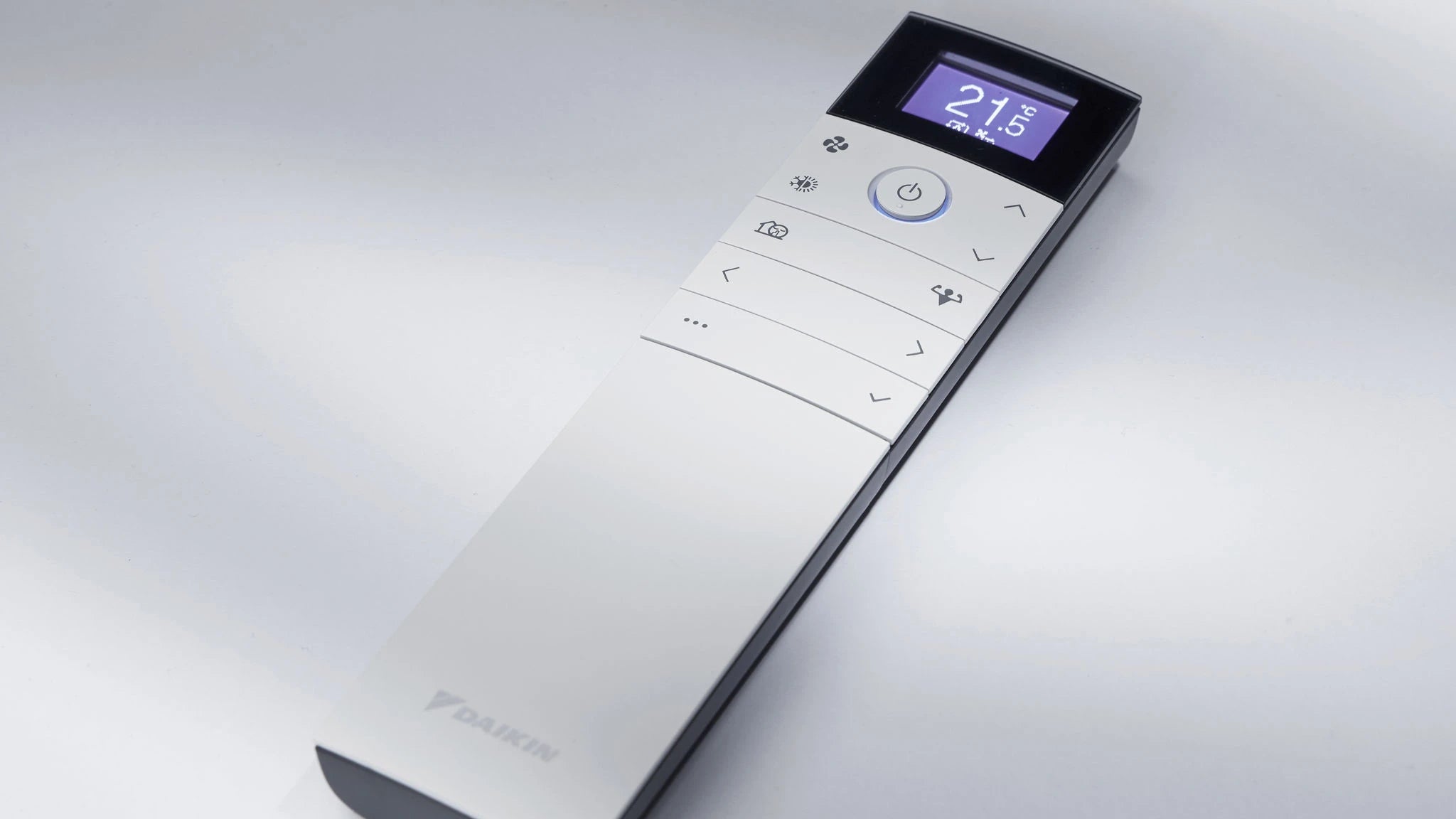 Condizionatore Climatizzatore Daikin Bluevolution Inverter Monosplit Emura III White Wi-Fi FTXJ20AW9 R-32 7000 BTU