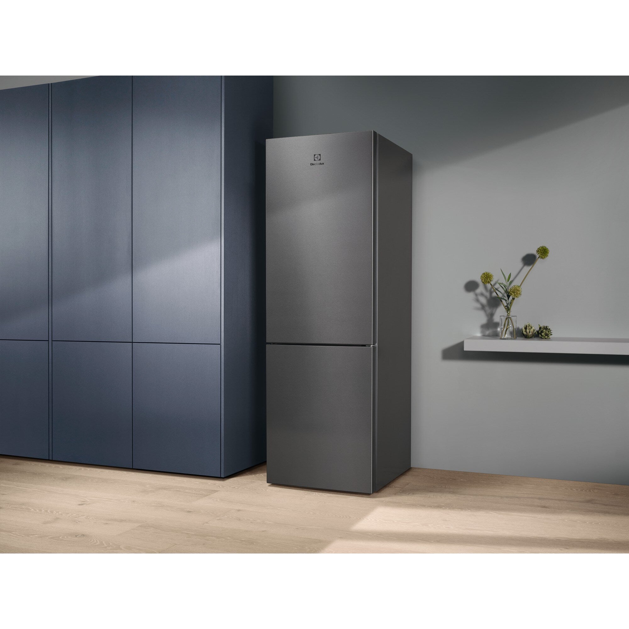 Frigorifero con Congelatore Libera Installazione Electrolux Serie 600 TwinTech® LNT6ME32U2 Total No Frost 186 cm