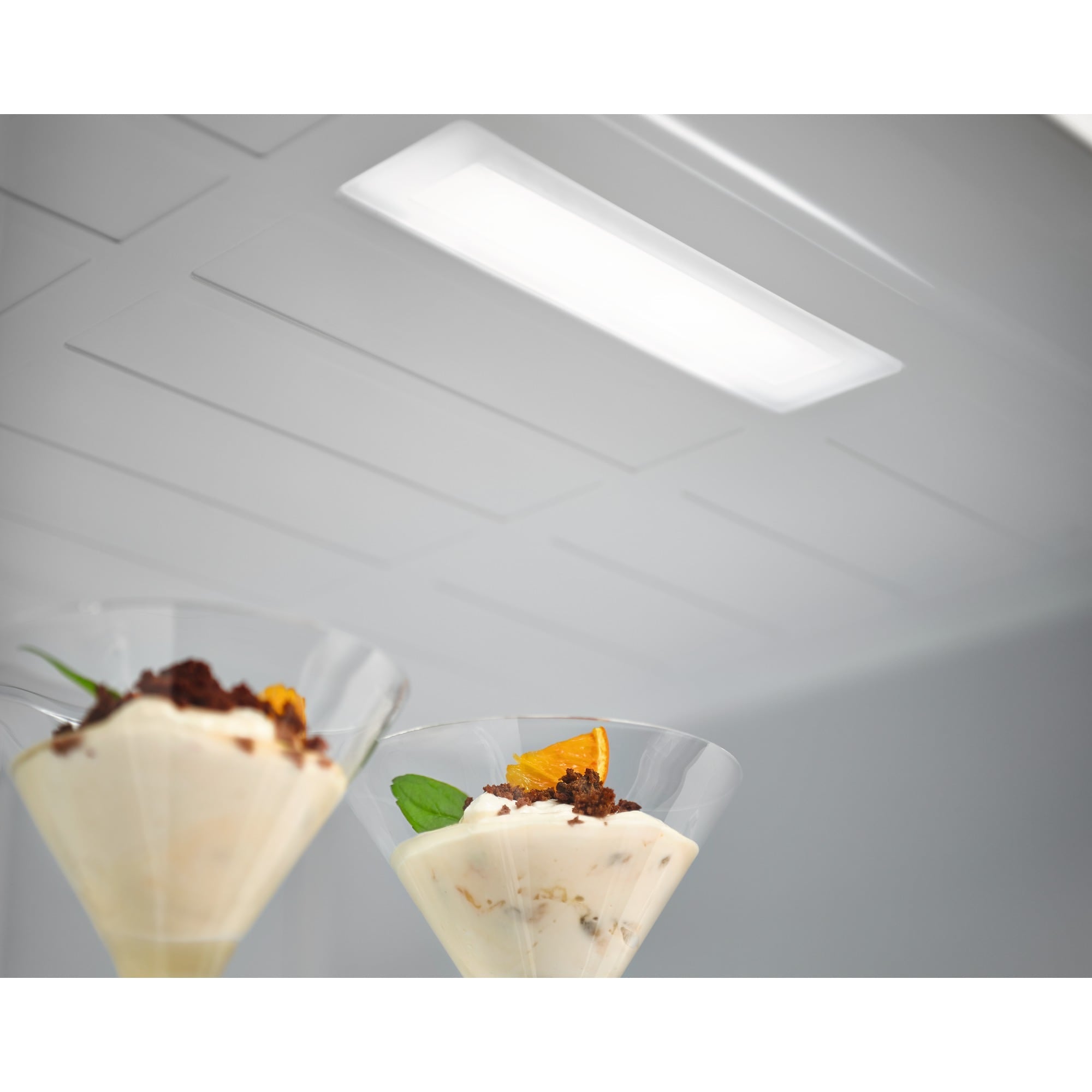 Frigorifero con Congelatore Libera Installazione Electrolux Serie 600 TwinTech® LNT5ME32W1 Total No Frost 186 cm