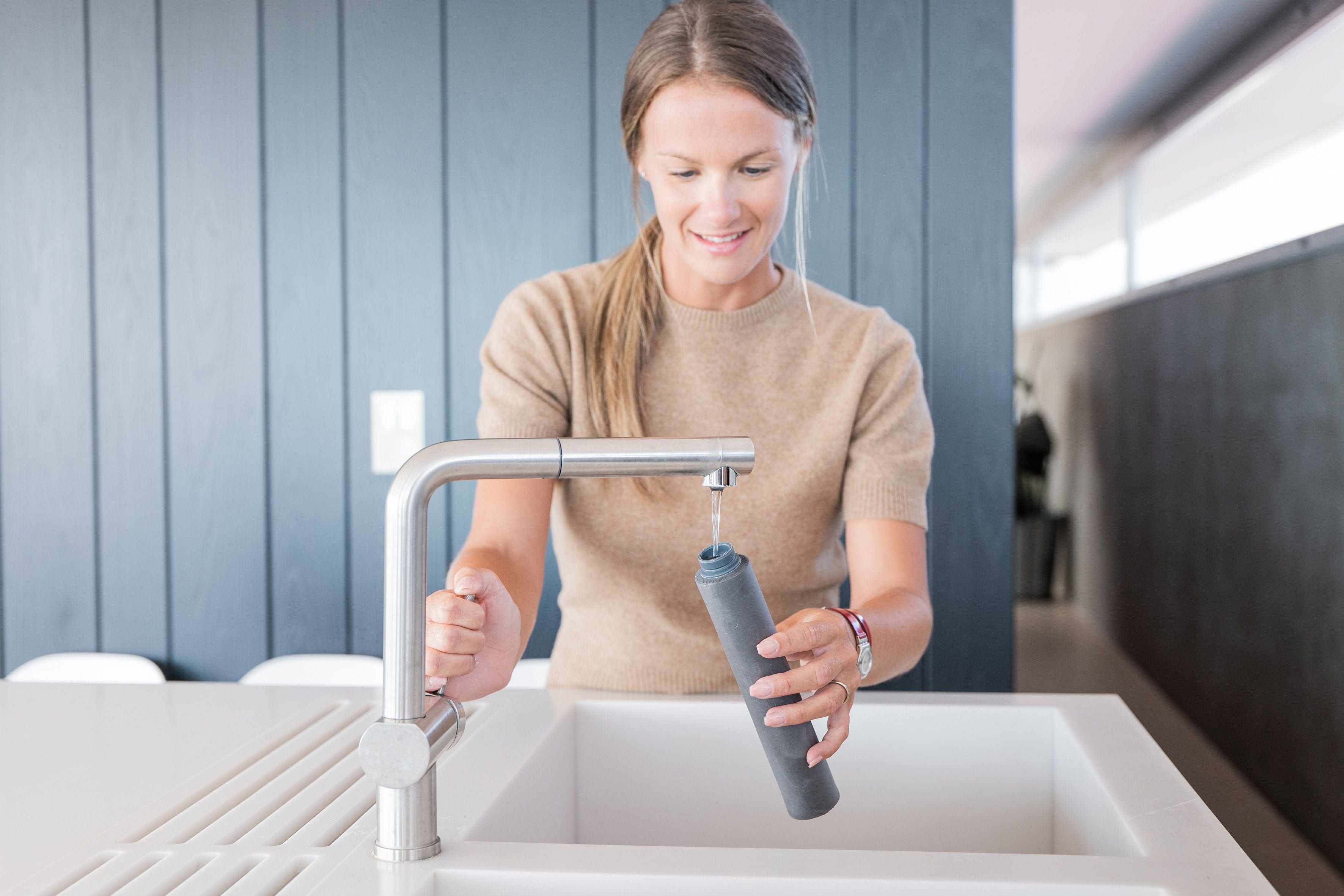 Aspirapolvere 2 in 1 senza filo Hoover FREE HYDRO HF322YHM 011 Grigio e Blu