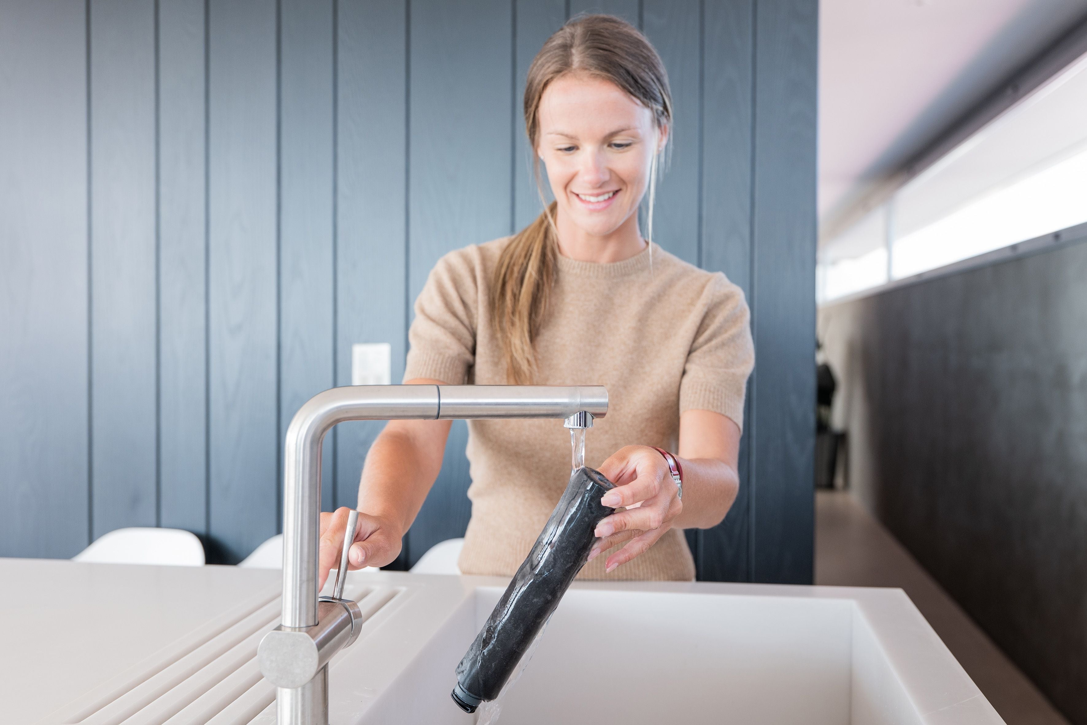 Aspirapolvere 2 in 1 senza filo Hoover FREE HYDRO HF322YHM 011 Grigio e Blu